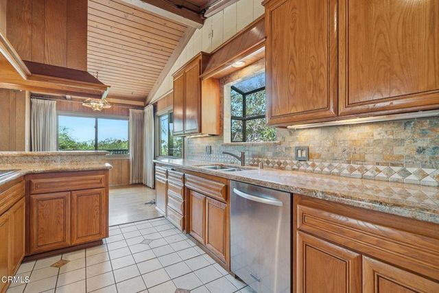 1876 Kaweah Drive, Pasadena, CA 91105