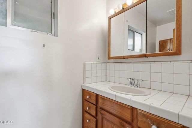 1876 Kaweah Drive, Pasadena, CA 91105