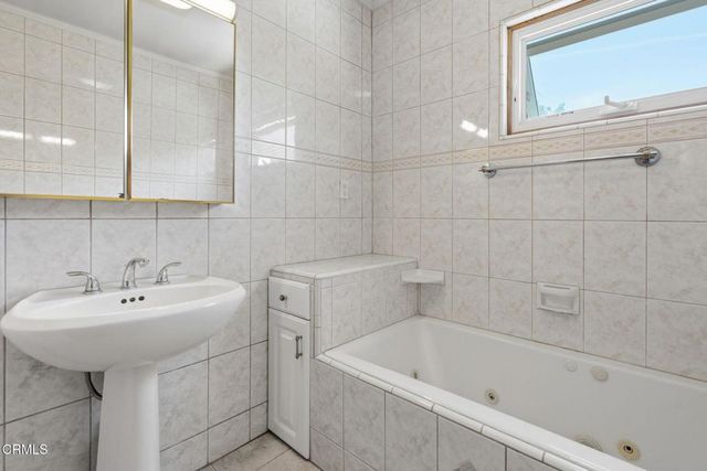 1876 Kaweah Drive, Pasadena, CA 91105