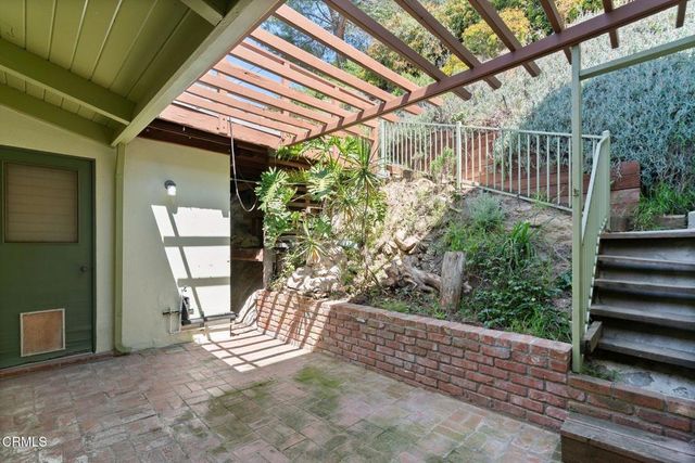 1876 Kaweah Drive, Pasadena, CA 91105