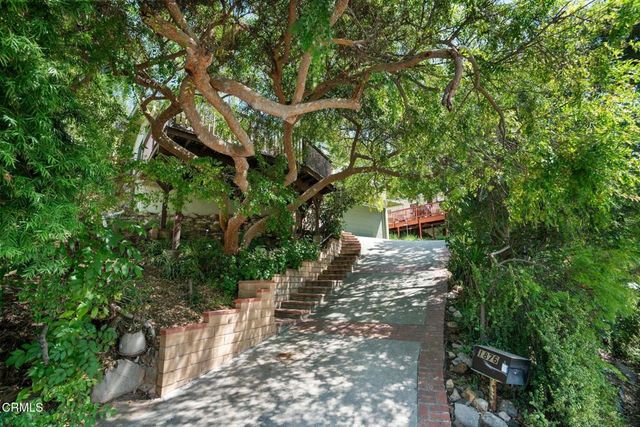 1876 Kaweah Drive, Pasadena, CA 91105