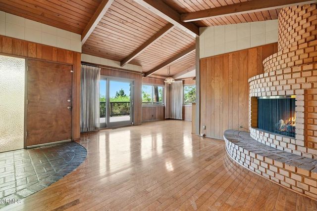 1876 Kaweah Drive, Pasadena, CA 91105