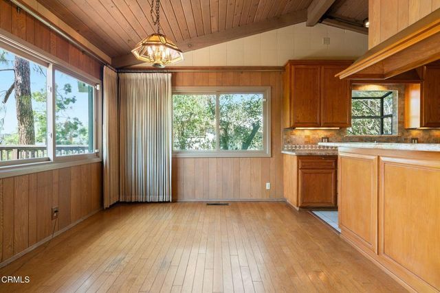 1876 Kaweah Drive, Pasadena, CA 91105