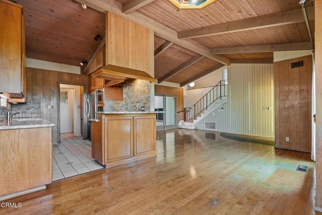 1876 Kaweah Drive, Pasadena, CA 91105