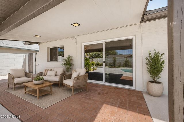 4350 W MESCAL Street, Glendale, AZ 85304
