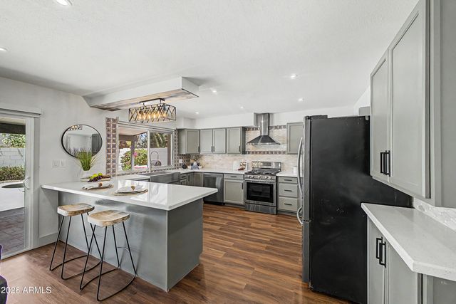 4350 W MESCAL Street, Glendale, AZ 85304