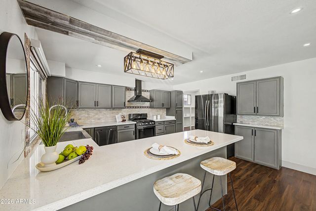 4350 W MESCAL Street, Glendale, AZ 85304