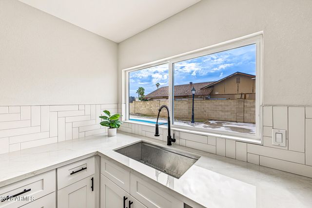 14216 N 39TH Drive, Phoenix, AZ 85053