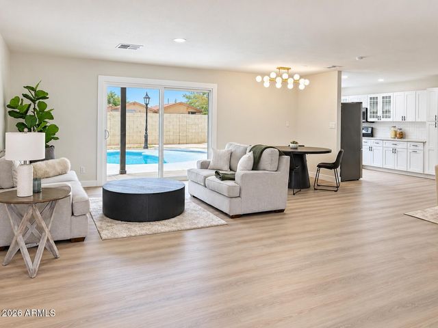 14216 N 39TH Drive, Phoenix, AZ 85053