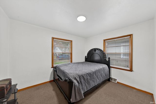 2206 Prast Boulevard, South Bend, IN 46628