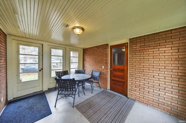 2206 Prast Boulevard, South Bend, IN 46628