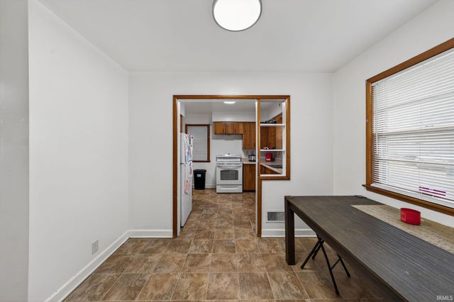 2206 Prast Boulevard, South Bend, IN 46628