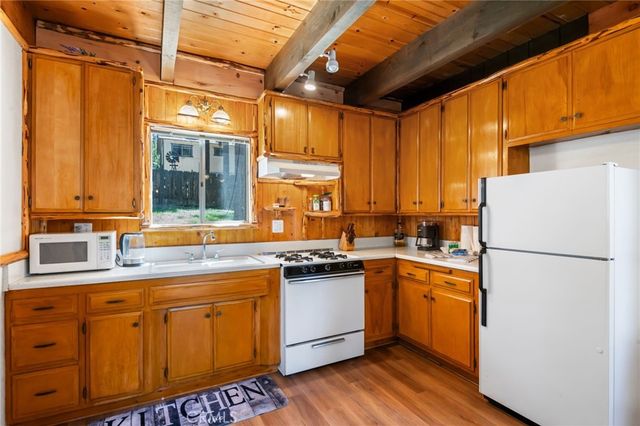 626 W Aeroplane Boulevard, Big Bear City, CA 92314