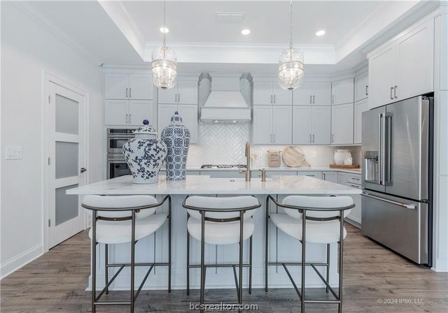 4060 Lakeside Club Drive, College Station, TX 77845
