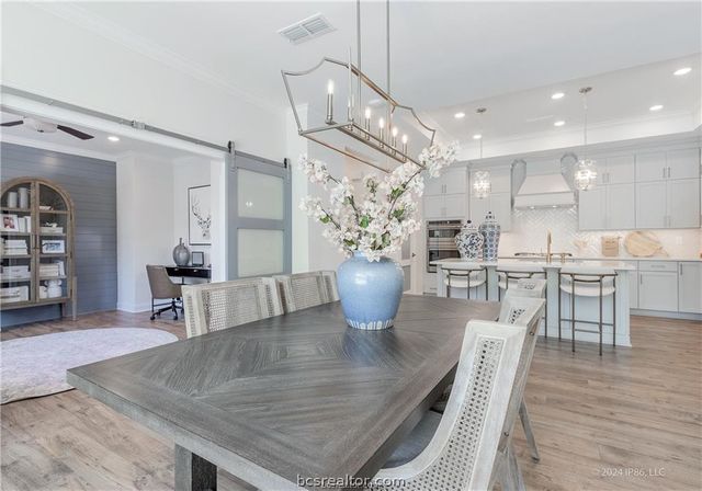 4060 Lakeside Club Drive, College Station, TX 77845