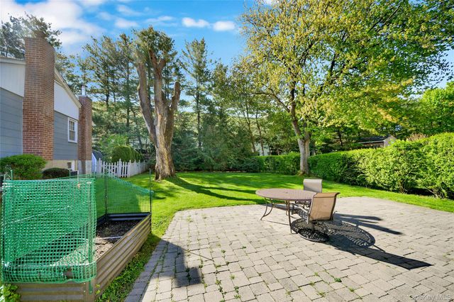 39 Harding Drive, New Rochelle, NY 10801