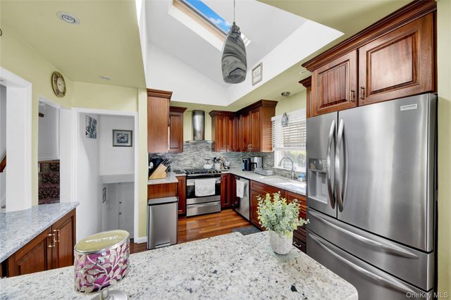39 Harding Drive, New Rochelle, NY 10801