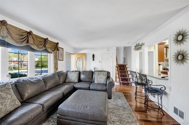39 Harding Drive, New Rochelle, NY 10801