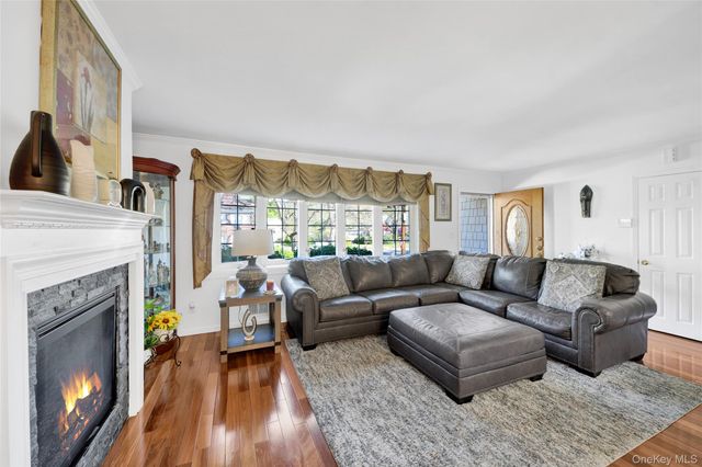 39 Harding Drive, New Rochelle, NY 10801