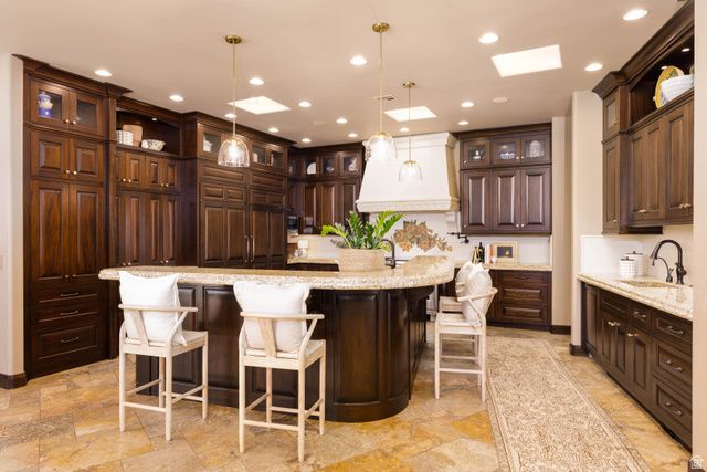 2248 N TACHEENE DR, St. George, UT 84770