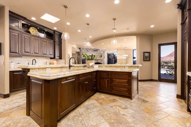 2248 N TACHEENE DR, St. George, UT 84770