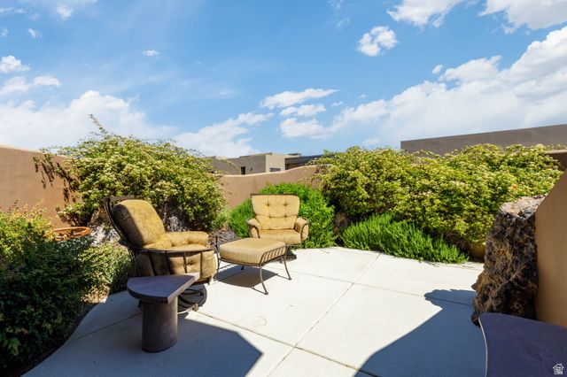 2248 N TACHEENE DR, St. George, UT 84770