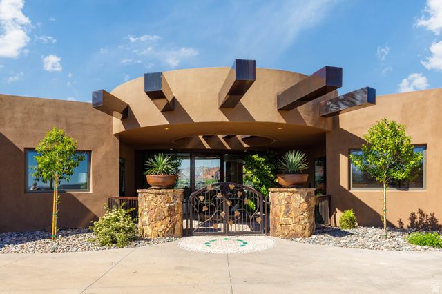2248 N TACHEENE DR, St. George, UT 84770