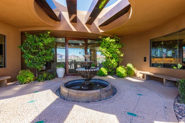 2248 N TACHEENE DR, St. George, UT 84770