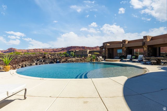 2248 N TACHEENE DR, St. George, UT 84770