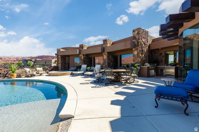 2248 N TACHEENE DR, St. George, UT 84770