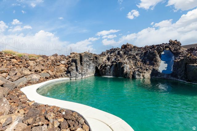 2248 N TACHEENE DR, St. George, UT 84770