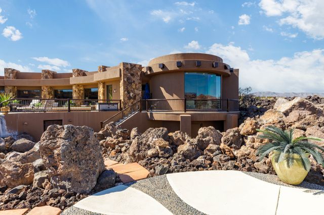 2248 N TACHEENE DR, St. George, UT 84770