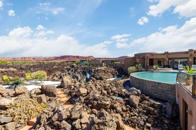2248 N TACHEENE DR, St. George, UT 84770