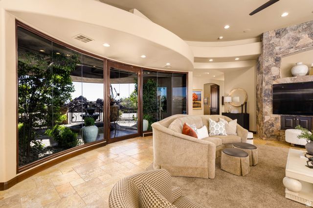 2248 N TACHEENE DR, St. George, UT 84770