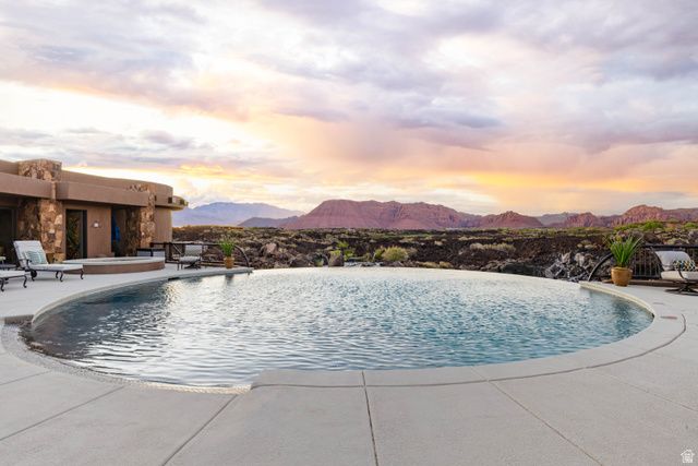 2248 N TACHEENE DR, St. George, UT 84770