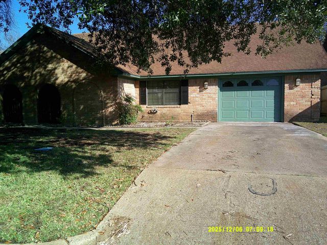 107 Villa Dr, Troup, TX 75789