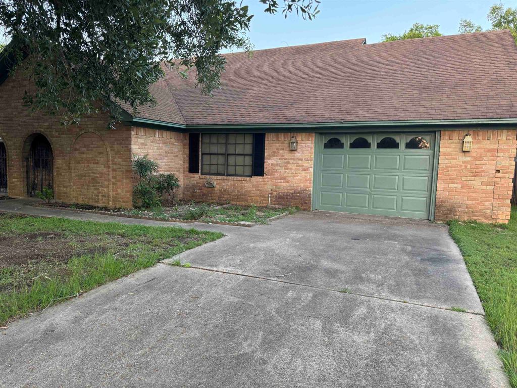 107 Villa Dr, Troup, TX 75789