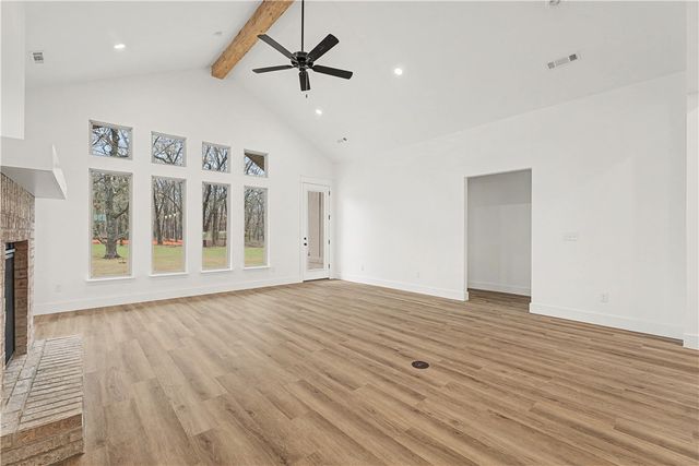 9300 S Pleasant Valley Road, Gentry, AR 72734