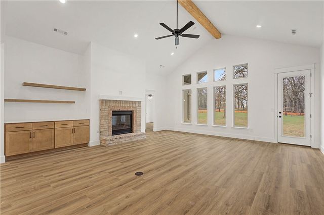 9300 S Pleasant Valley Road, Gentry, AR 72734