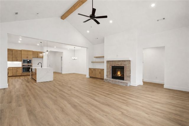 9300 S Pleasant Valley Road, Gentry, AR 72734