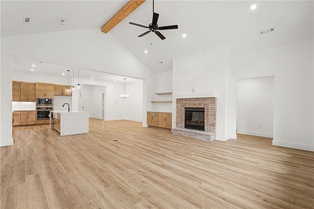 9300 S Pleasant Valley Road, Gentry, AR 72734