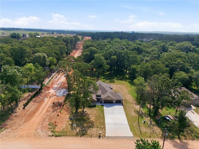 9300 S Pleasant Valley Road, Gentry, AR 72734