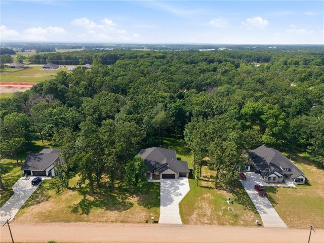 9300 S Pleasant Valley Road, Gentry, AR 72734
