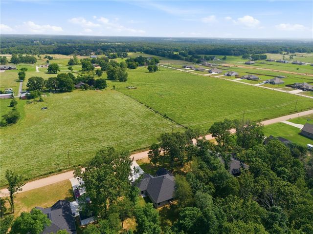 9300 S Pleasant Valley Road, Gentry, AR 72734