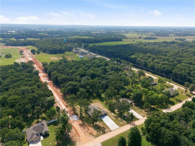 9300 S Pleasant Valley Road, Gentry, AR 72734