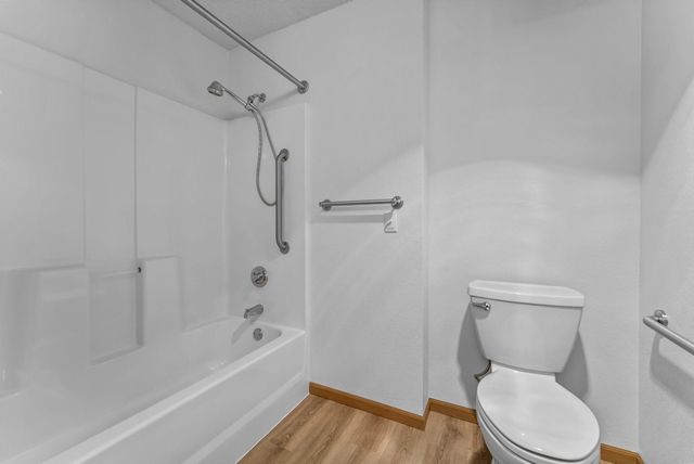 2155 6th Lane SE 208, Cambridge, MN 55008