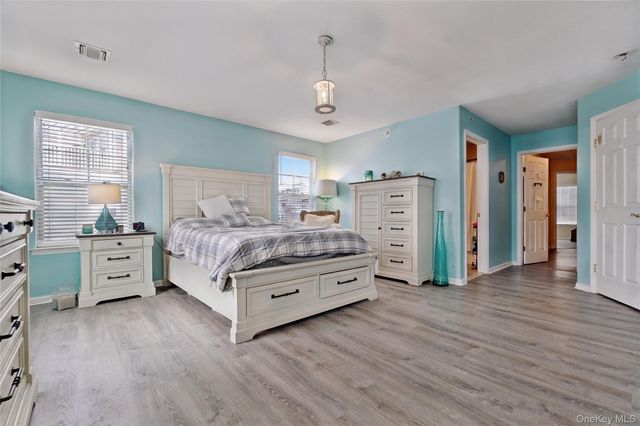 6428 Ocean Avenue S, Arverne, NY 11692