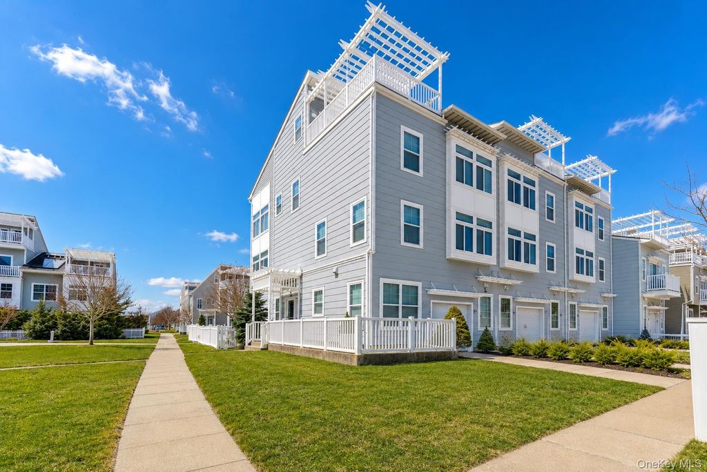 6428 Ocean Avenue S, Arverne, NY 11692