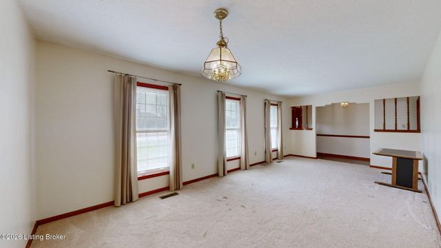 3613 Burkland Blvd, Shepherdsville, KY 40165