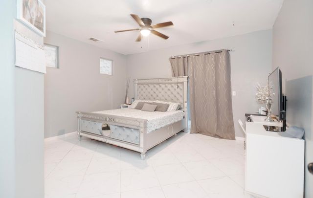 2536 W Stewart Avenue, Visalia, CA 93291